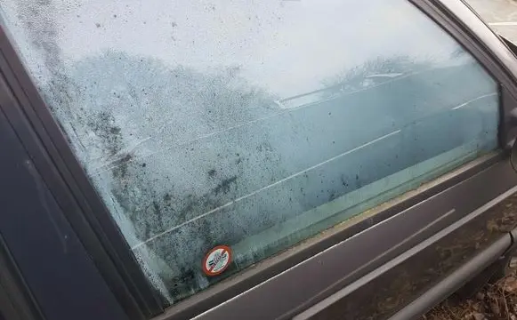 Volkswagen PASSAT B3 Front door window glass four-door 357845202 357837571