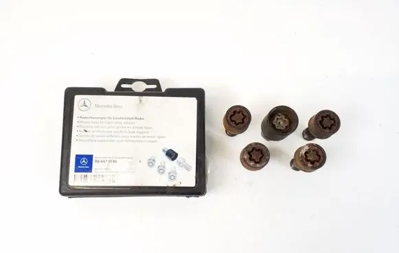 Mercedes-Benz R W251 Nuts/bolts B66470145