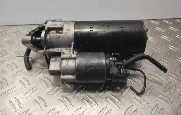 Volkswagen PASSAT B5.5 Starter motor 068911024F