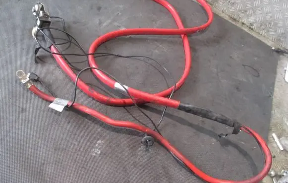 BMW 5 E60 E61 Positive cable (battery) 6927705 5116870 EE587R