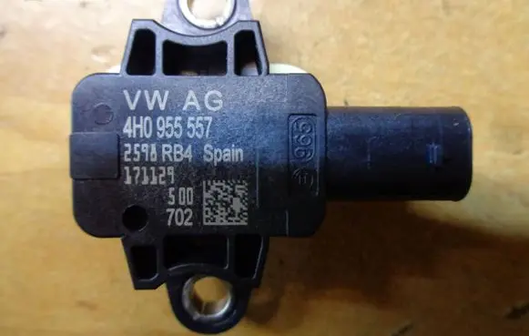 Skoda Fabia Mk3 (NJ) Airbag deployment crash/impact sensor 4H0955557