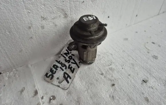 Volkswagen Polo III 6N 6N2 6NF EGR valve 028131501K