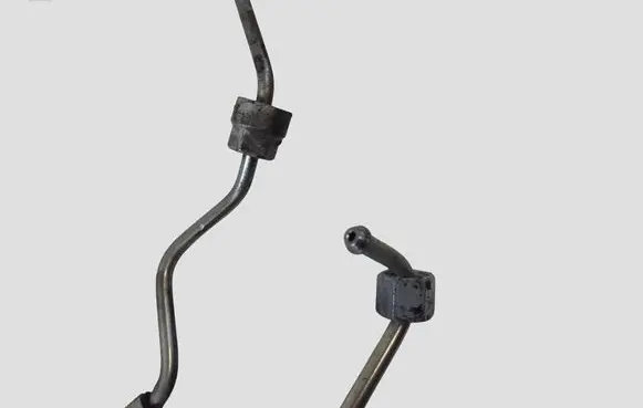 Volvo V40 Fuel injector supply line/pipe