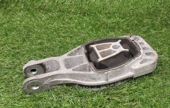 Opel Mokka Engine mount bracket 95248684