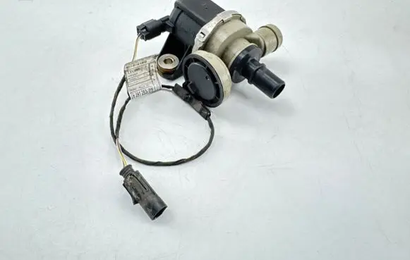 BMW 3 F30 F35 F31 Fuel tank valve 7303949