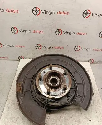 Land Rover Discovery 3 - LR3 Rear wheel hub Smb000138