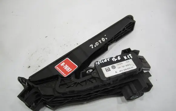 Volkswagen PASSAT B6 Accelerator throttle pedal 1K1721503L 6PV00860000