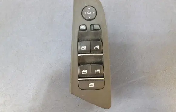 BMW 5 G30 G31 G38 Electric window control switch 6832729