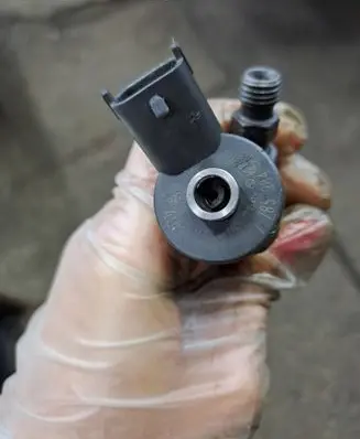 BMW 5 E39 Fuel injector 0445110266