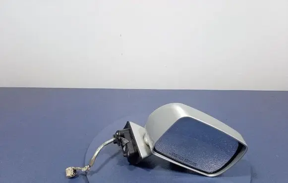 Mitsubishi Endeavor Front door electric wing mirror 