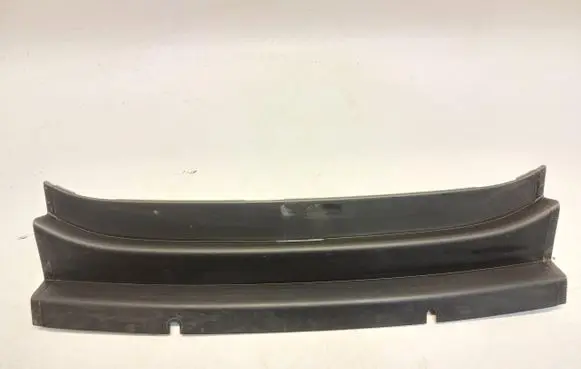 Volvo XC40 Fender end trim 32234593JLK01