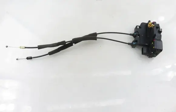 Chevrolet Captiva Front door lock 