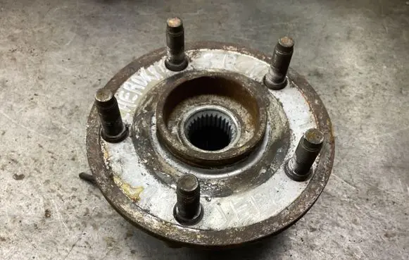 Jeep Grand Cherokee (WK) Front wheel hub