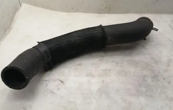 Toyota Avensis T250 Engine coolant pipe/hose 165710R010