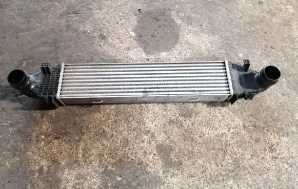 Mercedes-Benz E W212 Intercooler radiator A2045000100
