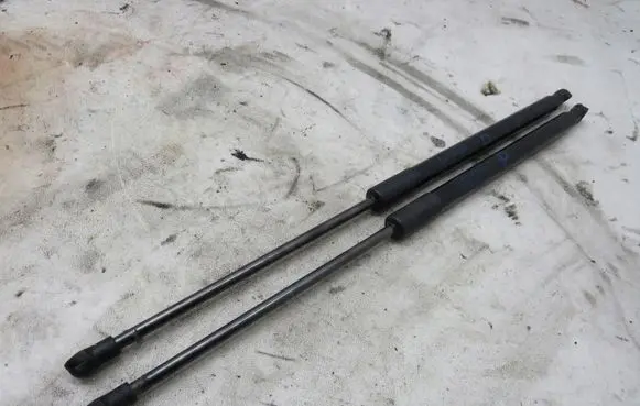 Peugeot 307 Tailgate strut 68950-0H040