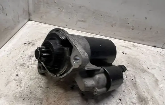 Volkswagen Golf IV Starter motor 020911023F