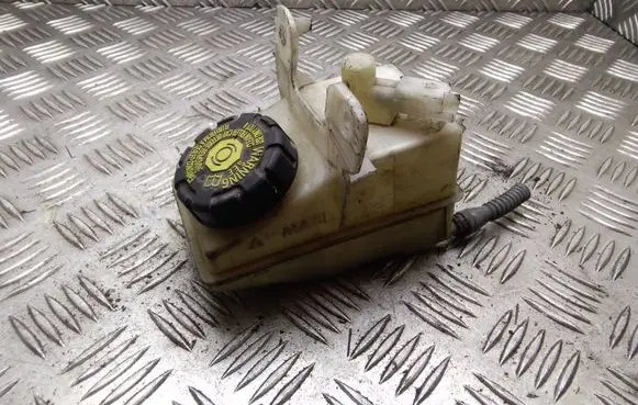 Brake fluid reservoir