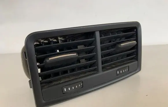Audi Q7 4L Rear air vent grill 4L0819203 4L0819203G