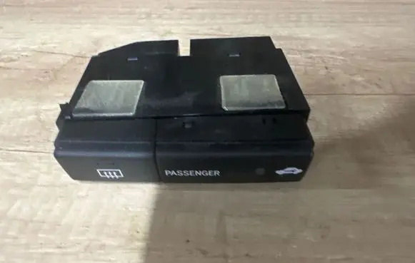 Toyota Avensis T250 Windscreen/window heater switch 8479005130 06W07E MS073100121