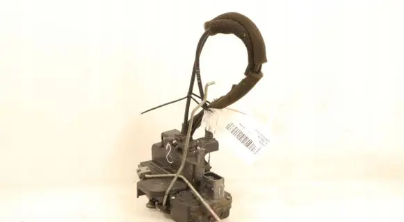 Chevrolet Captiva Front door lock 7K831
