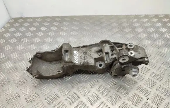 Opel Vivaro Engine mounting bracket 117103703R