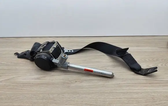 Volvo XC70 Rear seatbelt 39859385