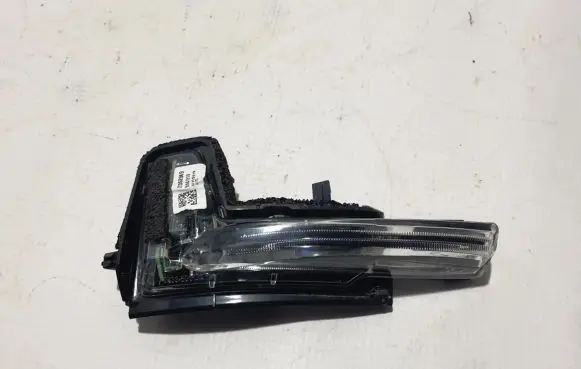 Volvo XC90 Mirror indicator light 31385685