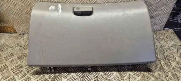 Toyota Sienna XL20 II Glove box 55552AE010