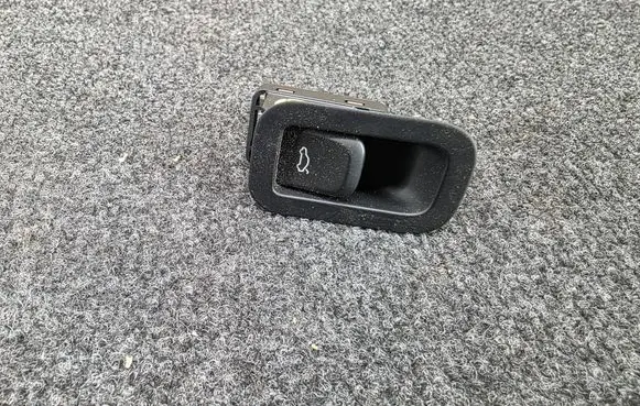 Audi A8 S8 D4 4H Tailgate opening switch 4H0868397