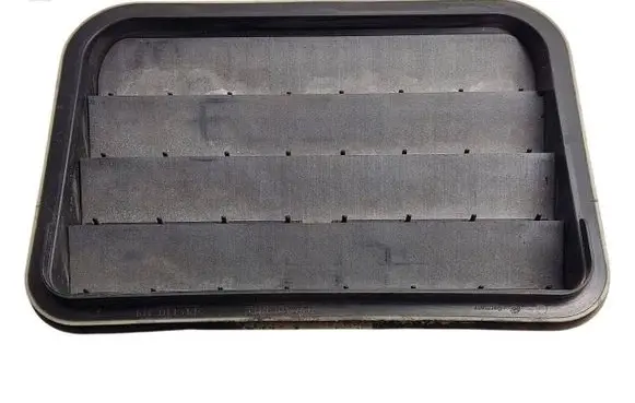 Quarter panel pressure vent