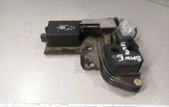BMW 5 E39 Tailgate window lock/catch/latch 8355127 8120419