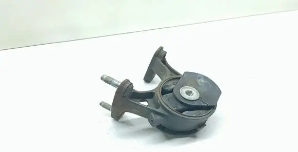 Toyota RAV 4 (XA30) Engine mount bracket