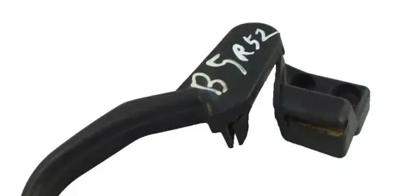 Volkswagen PASSAT B5.5 Engine bonnet (hood) release handle 3B1823533