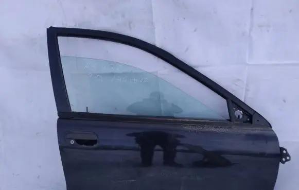 Volvo S40, V40 Front door juoda