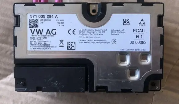 Volkswagen Tiguan Bluetooth control unit module 571035284A