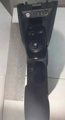 Nissan Leaf II (ZE1) Center console