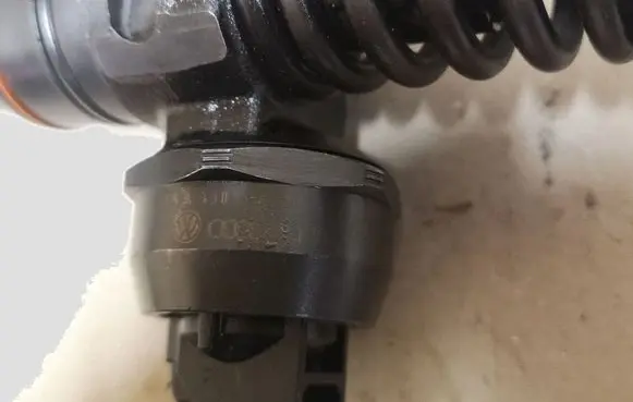 Volkswagen Polo Fuel injector 045130073T