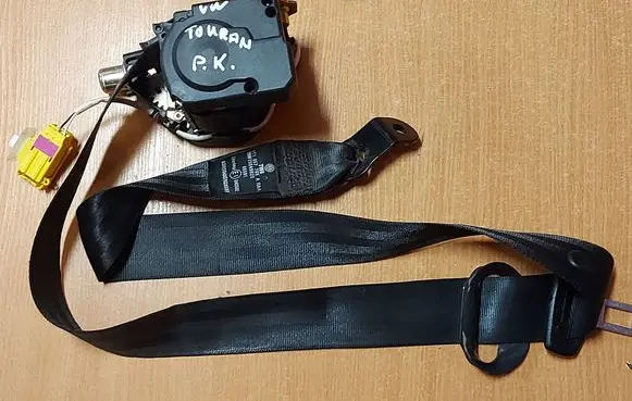 Volkswagen Touran I Front seatbelt 1T1857705A