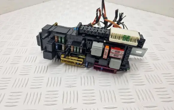 Mercedes-Benz GLK (X204) Fuse module 5DK01102261 20490042 20490126