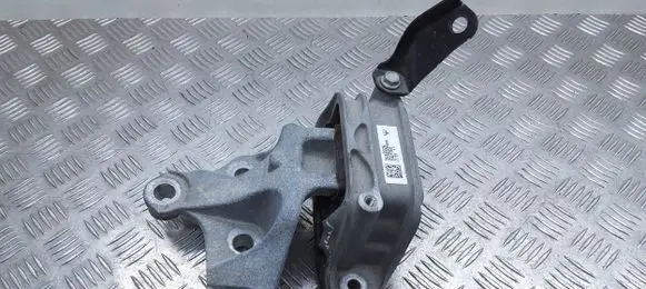 Cadillac XT6 Engine mount bracket 84382026