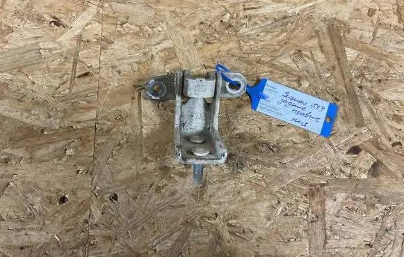 Suzuki SX4 Rear door lower hinge