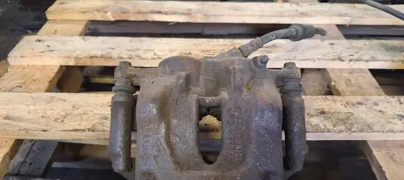 Opel Vivaro Front brake caliper 