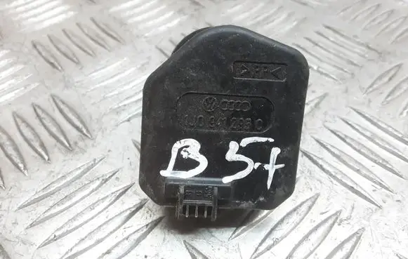 Volkswagen PASSAT B5.5 Headlight level adjustment motor 1J0941295C