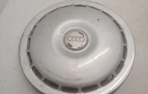 Audi A3 S3 8L R15 wheel hub/cap/trim 4A0601147 M7F1