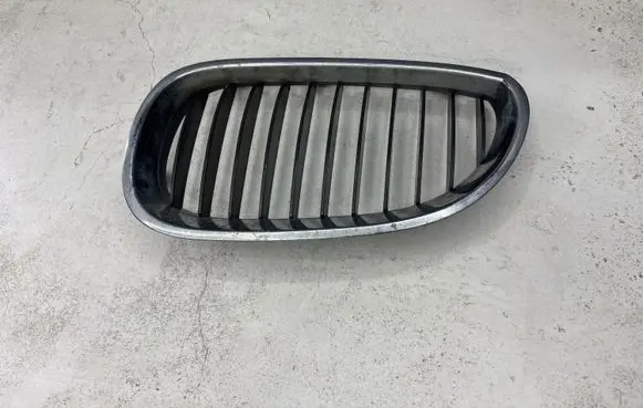 BMW 5 E60 E61 Front bumper upper radiator grill 