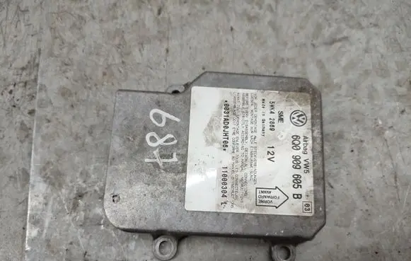 Volkswagen PASSAT B5 Airbag control unit/module 6Q0909605B