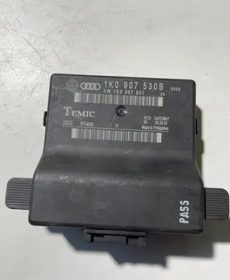 Audi A3 S3 8P Gateway control module 1K0907530B