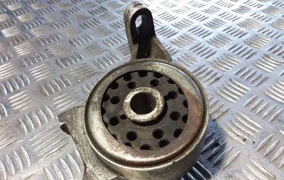 Ford Mondeo MK II Engine mount bracket