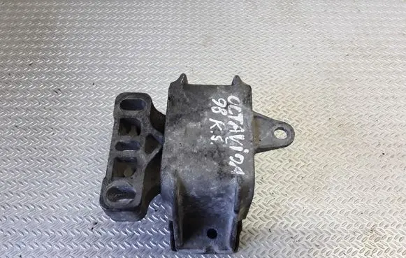 Skoda Octavia Mk1 (1U) Engine mount bracket 1J0199555